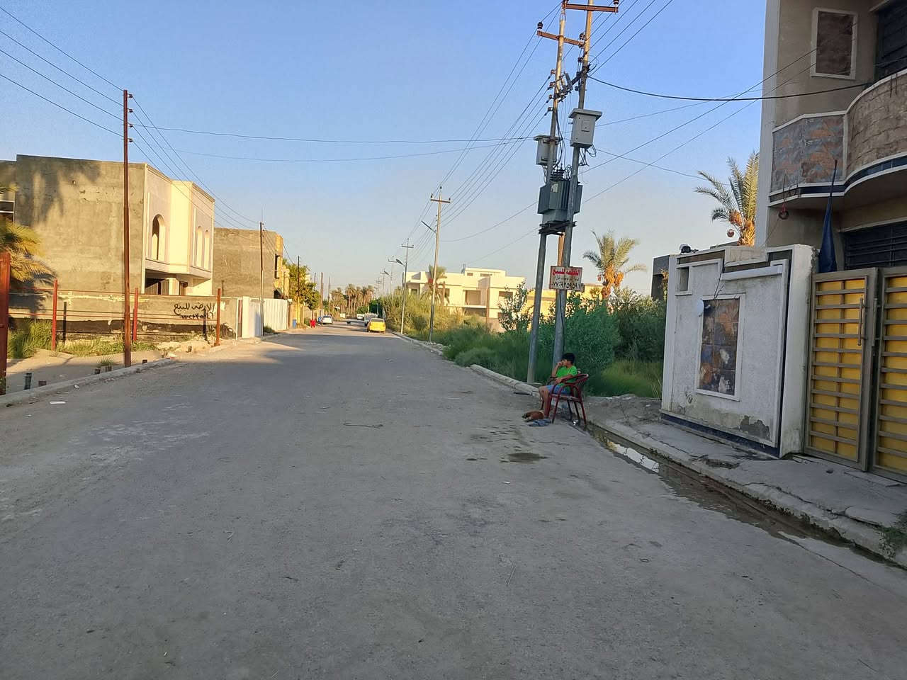 قطعة أرض للبيع 
10*20 م٢ 
ماء كهرباء مجاري تبليط شارع عرض 12 م
جميع الخدمات متوفرة 
حي الحسين (ع) الشارع الثاني 
مقابل جزيرة بغداد السياحة
للتواصل 
***********
