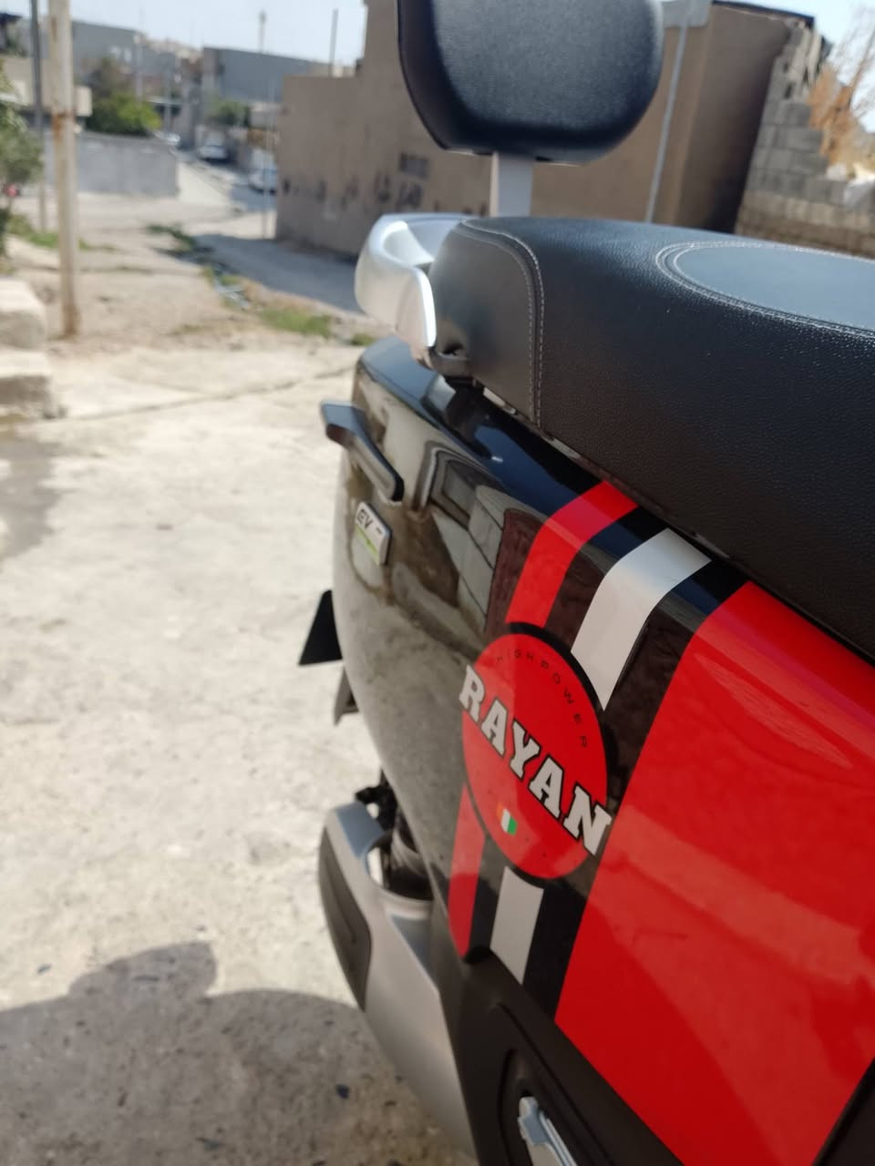 RAYAN⭐️
للبيع 
معروفه مواصفاته 
6بطاريات دبل 
ملف 1200حقيقي
سرعة 60
دبل سويج وبصمه 
وشاحنته الاصليه 
بطاريات نضاف 
رايدو ب 875وبي مجال للشاري
تواصل عل رقم ***********📞 
  ملاحظه المطور جلخ مابي

