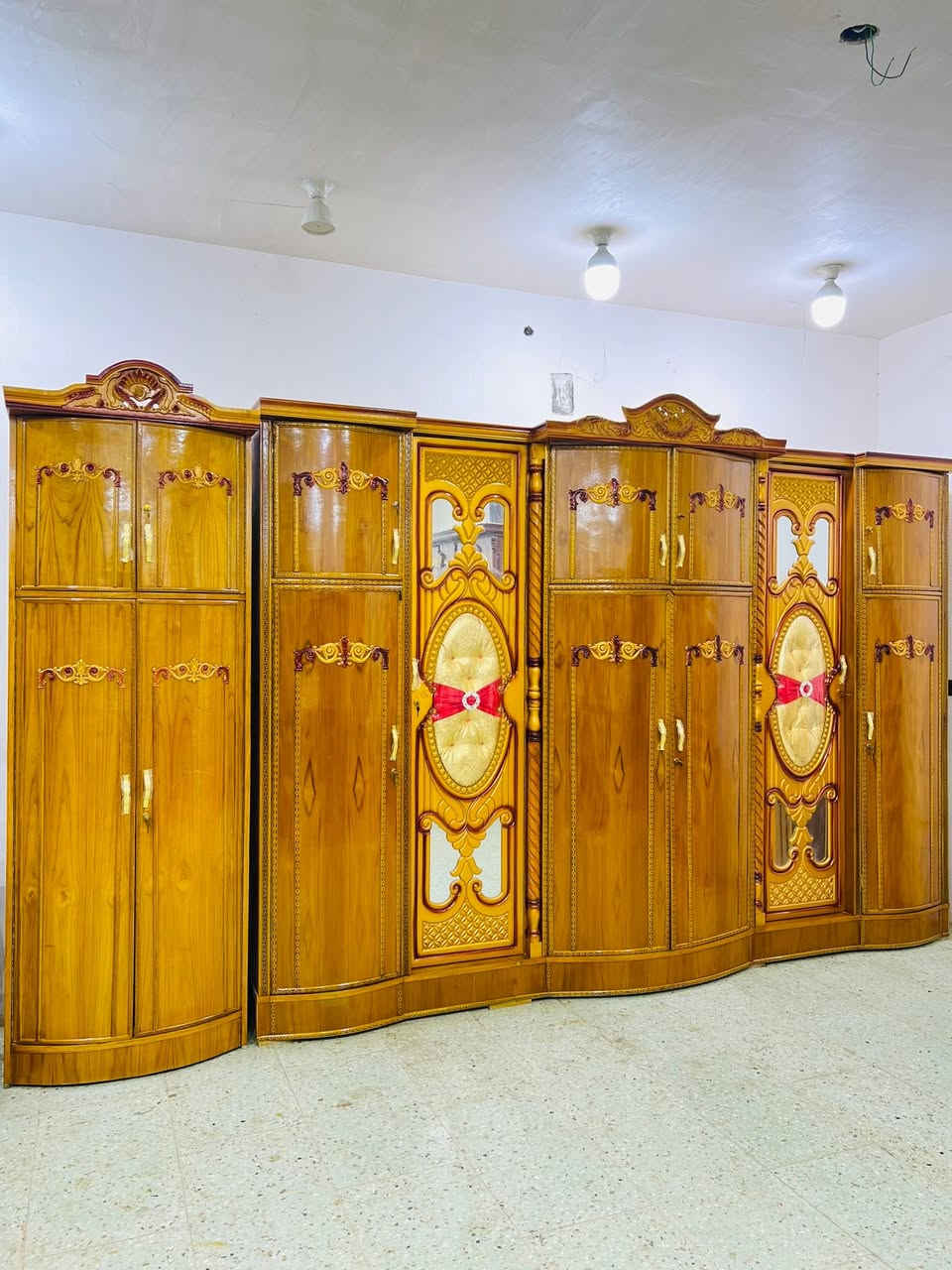 سلام عليكم 
غرفه ام السته ملحق 
مستخدمه شي قليل 
بغداد مدينه الصدر
 اكو توصيل 🚚 
دز صوره واتساب وتدلل 🌷 
***********
