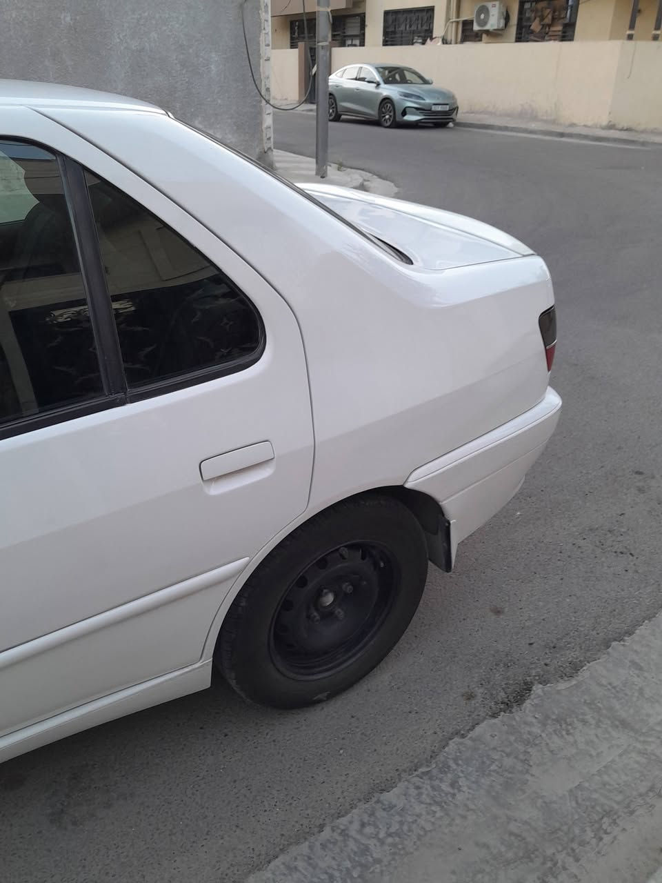 بيجو ٣٠٦ موديل ٢٠٠٣ تبريد صبغ بنيد وباب خلف السائق محرك وكير جديد تخم تاير بأسمي سنويه٢٠٣١ السعر ٥٠ ورقة وبيها مجال ماشية ١٣٠ رقمي ***********

