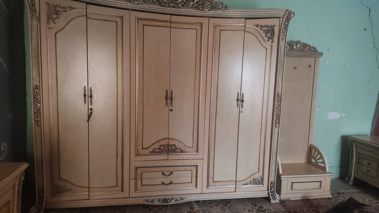 سلام عليكم غرفه لبيع مصريه سعره خاص ***********
