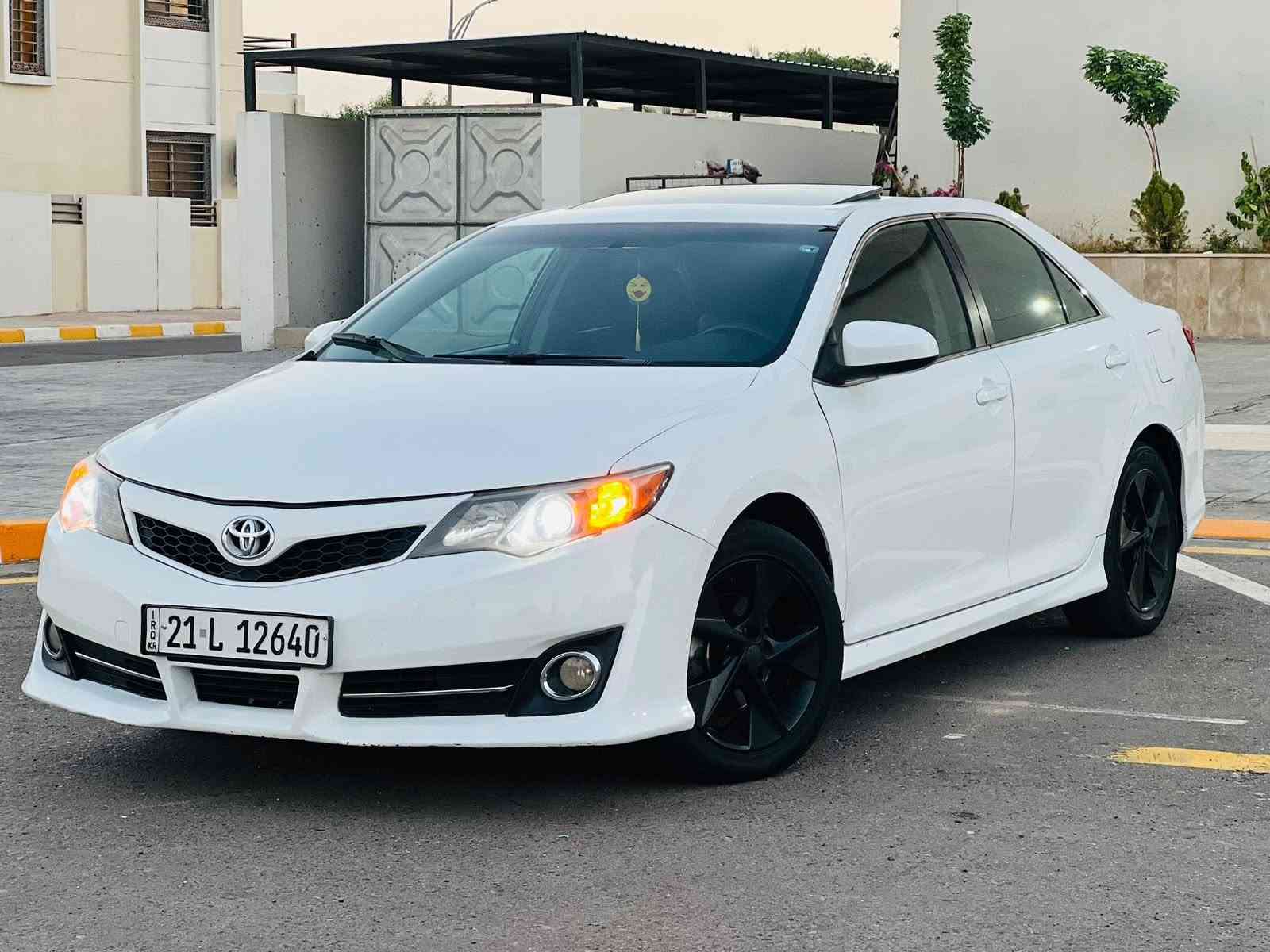 كامري موديل 2012 فول
ابيض ثلجي رقم سليمانية شرط التحويل والغرامات 
وارد امريكي صبغ قطعتين
محرك كير شرط تبريد ثلج
كزوزين كشنات جلد مطعم بمخمل
تحكم ستيرن و مثبت سرعة وتحديد مسار
شفتات كير بالستيرن
كشن كهربائي
سلايت 
لايت زنون
السعر 115 وبيها مجال للطيبين
تجي تشوف السيارة وتدلل 
مكاني صلاح الدين تكريت
رقم الهاتف***********

