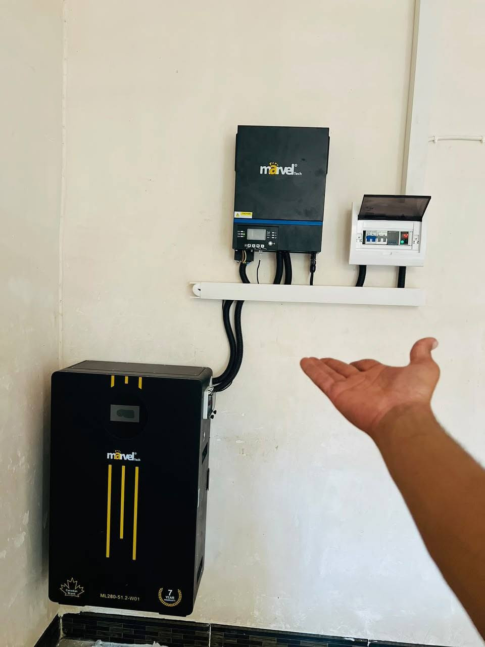 أحد مشاريعنا في هذا الأسبوع 
☀️ شركة النور الهندسية للطاقة الشمسية ☀️
التميز في الأداء.. الرقي في التصميم
نبارك لأهلنا في (قضاءالحويجة ناحيةالزاب قريةالحلوه) تنصيب منظومتهم الجديدة، سائلين الله أن يبارك لهم فيها ويرزقهم خيرها.

إذا كنت تبحث عن الجودة، الكفاءة، والجمال، فنحن خيارك الأول. تم تجهيز المنزل بمنظومة ذكية توفر:

⚡ 10 أمبير نهاراً

🔋  10 أمبير لمدة 5 ساعات ليلاً  بالتناوب مع الكهرباء الوطنية 

🔄 تناوب ذكي تلقائي مع الكهرباء الوطنية.

🛠️ المواصفات الفنية (مكونات عالمية)
الجزء التفاصيل والمميزات
الإنفيرتر Marvel ذكي (6KW) -  (ضمان سنة).
الألواح (Bifacial) - عدد 5 Longi Hi-MO X10 645w 
البطارية ليثيوم Marvel 16KW) - عمر 8000 دورة، ضمان 7 سنوات، شاشة ذكية.
الهياكل حديدية ثقيلة مقاومة للصدأ ومصممة للظروف الجوية الصعبة.
التوصيلات كابلات DC أصلية (4 ملم) مع وصلات MC4 المخصصة.

🛡️ ثقة | أمان | استفادة ⚡

📍 العنوان: الحويجة - قرب الدفاع المدني.
 👷‍♂️ بإدارة: المهندس علي حسين.

📞 للتواصل والاستفسار:

اتصال: [***********]

واتساب: [***********]
