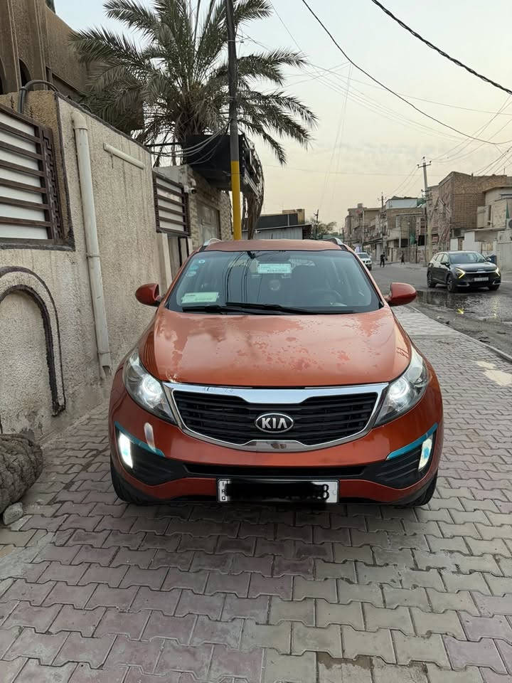 سبورتج 2012خليجي
لا صبغ و لاتعمير 
السياره جديده ومال جناي 
كير و محرك خير من الله لا تبخير ولا تنقيص
ماشيه 95 الف 
صدر امامي جديد
منضومه تبريد جديده
منضومه راديتر وماي اخضر جديد
لايتات و زينون جديد
تخم تاير جديد
باتري جديد
مروحه جديد
داينمو جديد
السياره بيها ادامه عامه 
محرك 2000
رقم بغداد
بسمي 
***********
