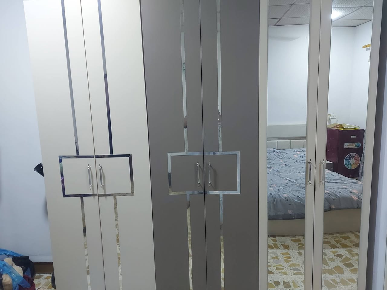 غرفة نوم جديده ٦ قطع بدون دوشك  سعر ٤٥٠ الف بيها مجال ***********

