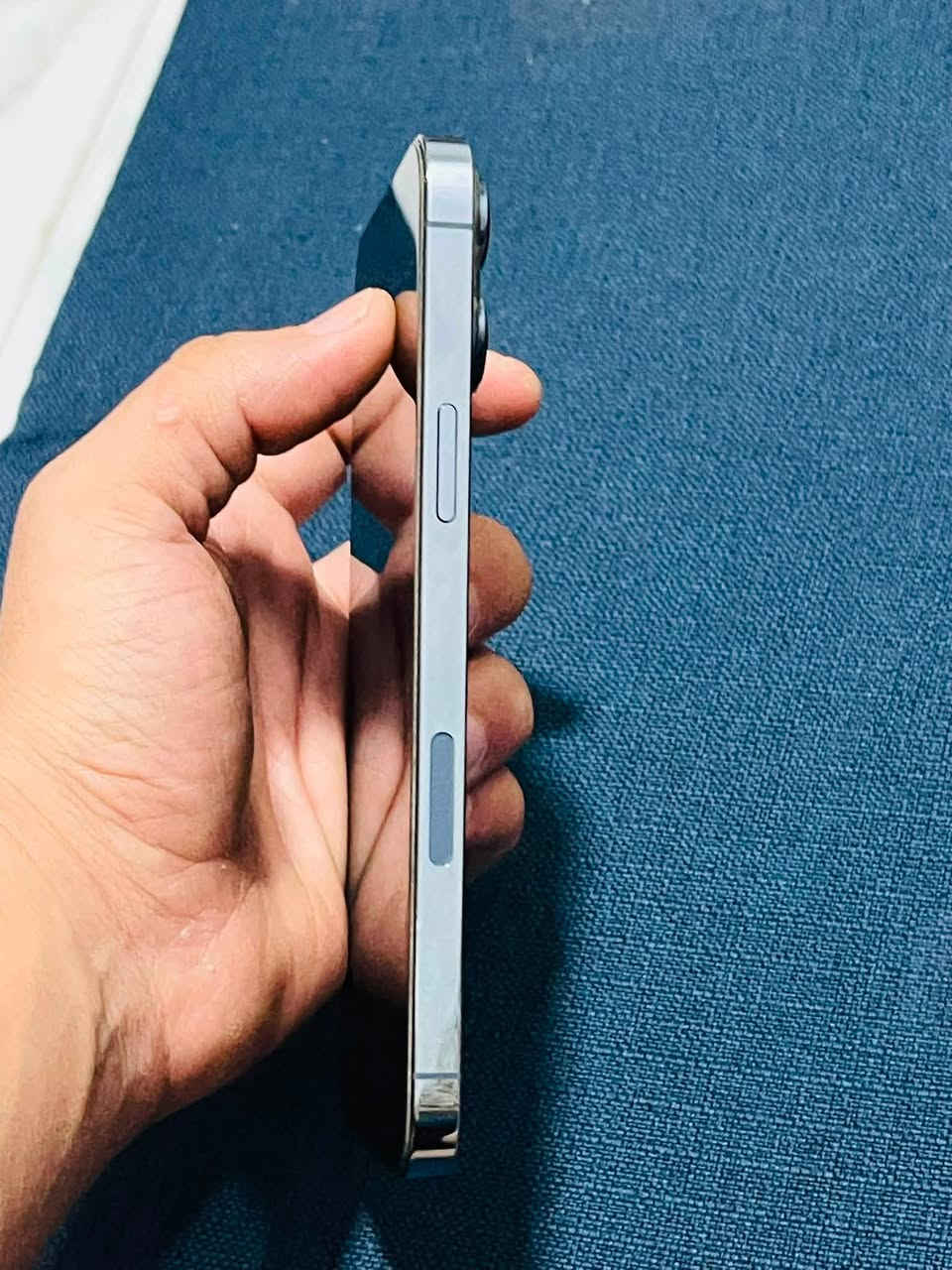 🔥 للبيع  آيفون 13 برو ماكس بحالة ممتازة جداً! 🔥
 الموديل: iPhone 13 Pro Max
 الذاكرة: 256 جيجابايت
 اللون: أزرق سييرا (Sierra Blue) الأنيق
 المنطقة (Sales Area): أمريكي 🇺🇸
 صحة البطارية: 79% (أصلية، أداء ممتاز وتكفي اليوم بكل راحته)
 تقييم الفحص (3uTools): 97 (الجهاز نضيف وكلشي أصلي وخالي من أي عيوب أو تبديلات)
✨ مواصفات إضافية:
 الجهاز نظيف جداً من الخارج كما موضح بالصور (بدون خدوش أو طكتات تذكر).
 الشاشة والكاميرات والقطع الداخلية بحالة الوكالة 100%.
💰 السعر: 725 ألف (قابل للتفاوض بشيء معقول)
📍 المكان: ديالى / ( بلدروز )
📞 للتواصل والاستفسار: ( *********** أو مراسلة الخاص)
