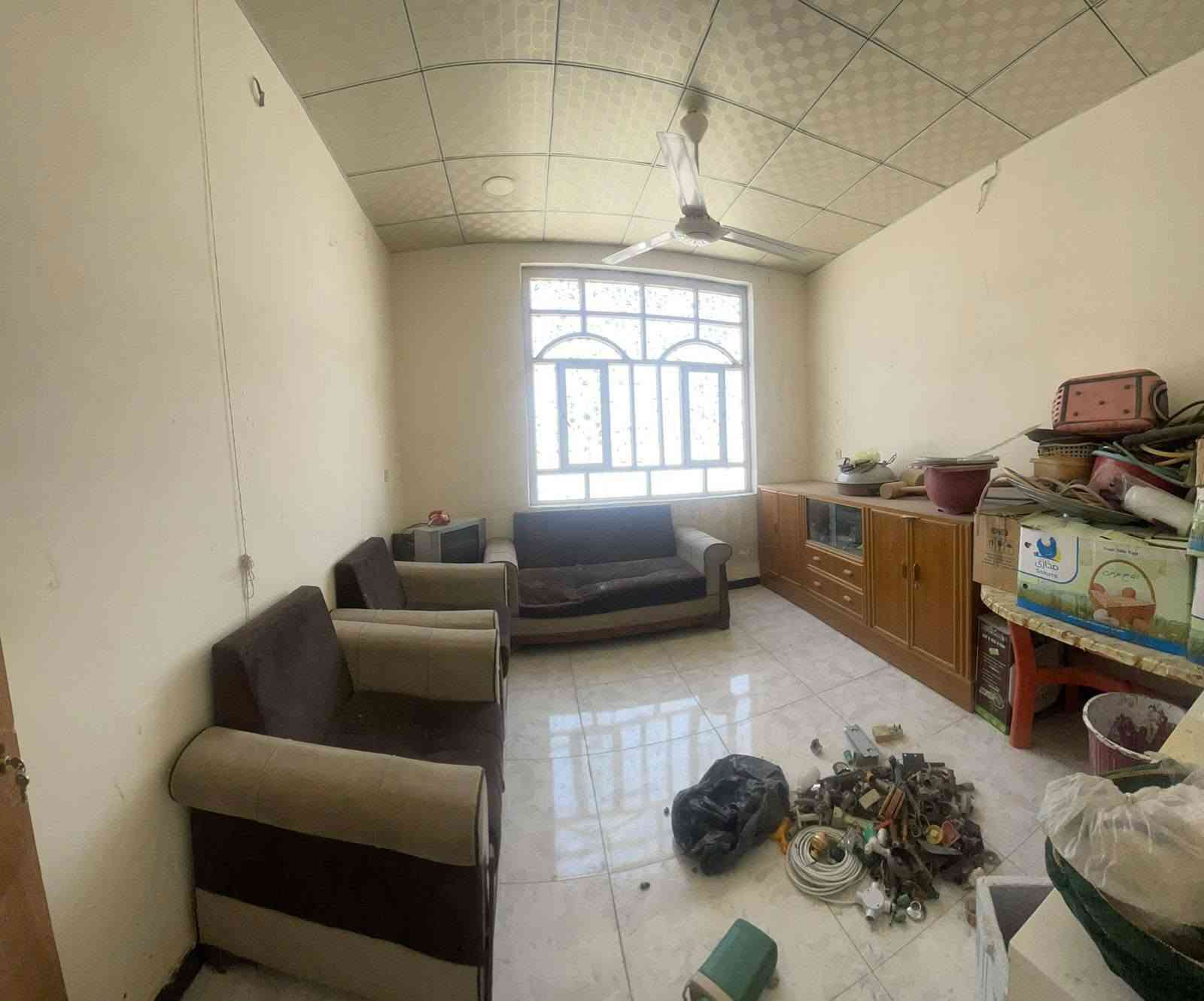 بيت للبيع طابقين مساحته 👈 160م
طابقين اربع غرف نوم
طابق الاول غرفتين نوم وصاله ومطبخ وصحيات داخلي وخارجيه 
طابق الثاني غرفتين نوم وصاله 
البيت  وجاهز من كلشي 
الطابق الاول سيراميك الارضيه 
الطابق الثاني بناء جديد محد ساكن بي بورسلين الارضيه وسقوف ثانويه 
الطرمه كرانيك الارضيه
المطبخ سقوف ثانويه وحيطان سيراميك 
بيت جبير ومرتب  ساحبين ميزانية كهرباء

السعر 👈 ( 37 وبي مجال ) 

#للاستفسار 👈         ***********
