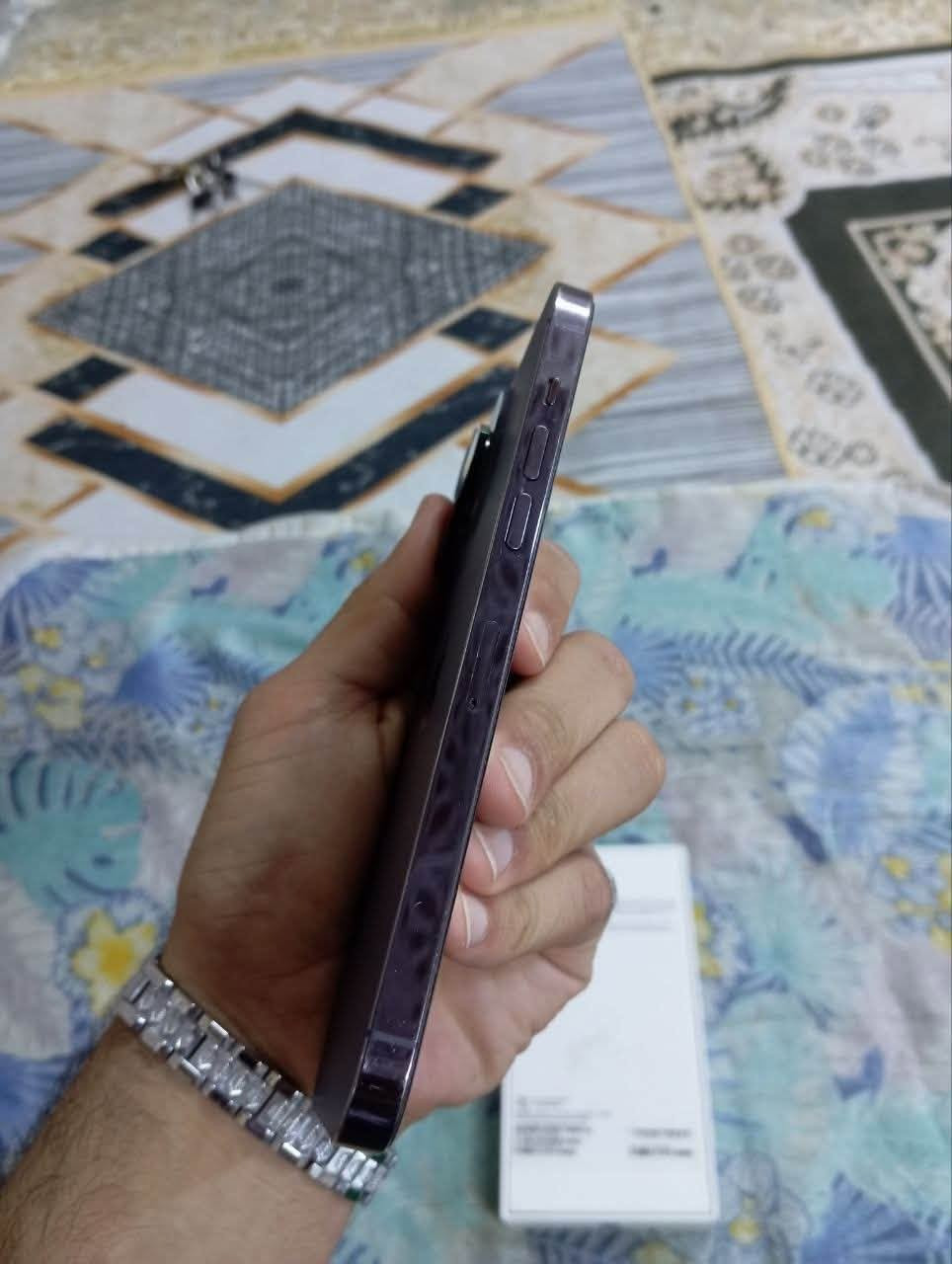 سلام عليكم لبيع ايفون 14برو ماكس جهاز كفاله عامه / نسبه بطاريه 94 بلاديه +) ذاكره جهاز ٢٥٦) نموذج الجهاز M ) ياباني شرق أوسط ) جهاز كفاله عامه بس هاي بل ضهر جهاز زلغ ممبين ( سعر جهاز ٨٣٠ قفل/ جهاز ويا كارتون جهاز اصلي / عنوان البصره معقل ساعه شراي يتصل ***********

نص مكتوب في الصور:
- 12:17 60 حالة البطارية والشحن كما هو الحال مع البطاريات القابلة لإعادة الشحن، بطارية الهاتف قابلة للاستهلاك وتصبح أقل فاعلية مع الوقت. معرفة المزيد... الحد الأقصى للقدرة 94% هذا قياس لقدرة البطارية مقارنة بقدرتها عندما كانت جديدة. قد تتسبب القدرة المنخفضة بتقليل ساعات الاستخدام بين عملية الشحن والأخرى. أقصى قدرة للأداء ستساعد الأنظمة المضمنة في النظام والمكونات في تخفيف آثار الأداء التي قد تلاحظها أثناء التقدم الكيميائي في عمر بطارية iPhone. شحن البطارية المحسن للحد من استنزاف عمر البطارية، يتعلم الـ iPhone من عادات الشحن اليومية، بحيث ينتظر ولا يتجاوز 80% حتى يحين موعد حاجتك إلى استخدامه.