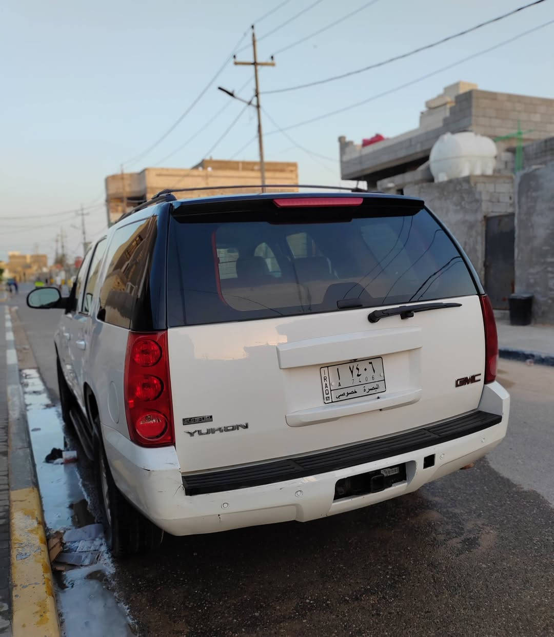 السلام عليكم من رخصة مسؤولين الكروب سيارة يوكن للبيع مديل 12 مواصفات خليجي تفاصيله بالصور موجوده وعنوانها البصرة القبله وهاذ الرقم *********** وسعرها 180ورقه وبيها مجال
