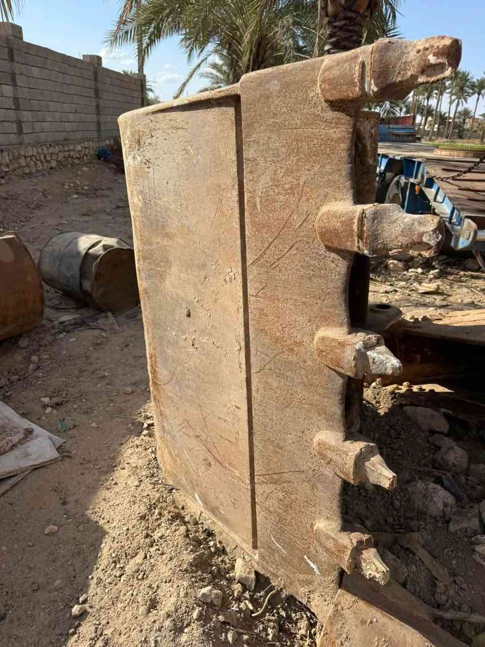 للبيع كيله حفاره بلاديه مابيها لا فطر ولا جكه جديده متر ونص السعر 15 ورقه مكانها رمادي ***********
