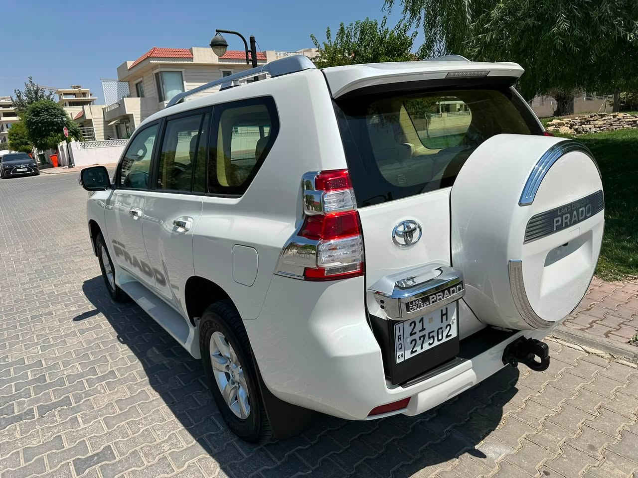 تويوتا برادوو ٦ سلندر موديل ٢٠١٦
مواصفات TX.L
بدون صبخ و بدون تبديل و حادث و ماشيه ٩٧ كم و سياره جاهز و نضيف و مابي نقص و مواصفات به صمه و ثلاجه و شاشه جبير و لايت ليد و  ٦ سلندر و مه كينه مامفتوح بشرت و گير مامفتوح و تيارات دنلوب و صدر امامي و خلفي جديد و سنويه جديد حتئ ٢٠٣١ و هزه جديد و سياره بسمي تحويل او وكاله يوم ثاني موجود 

سعر ٢٩٥$ مجال
***********
