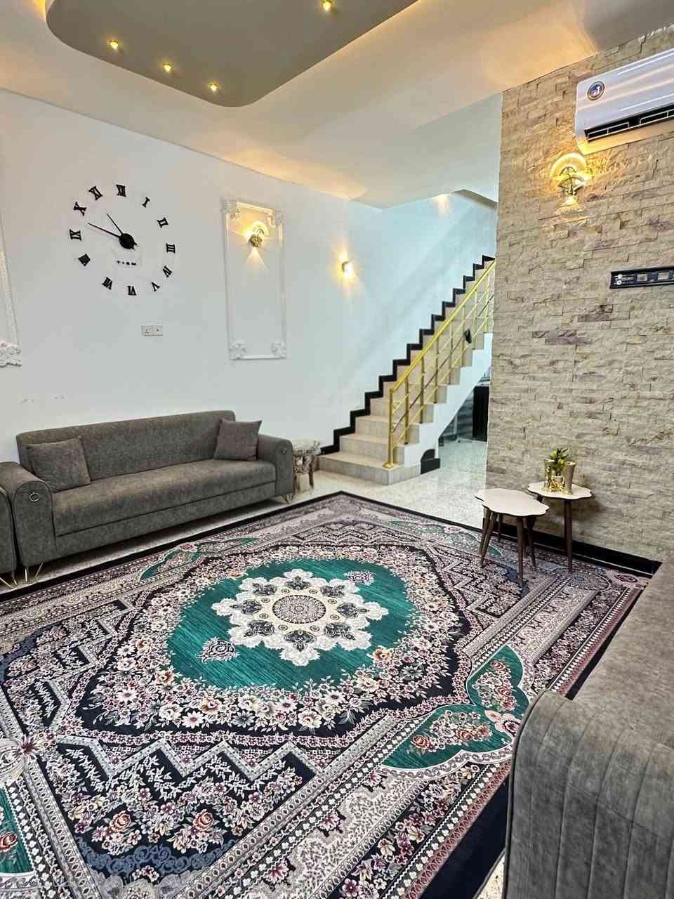 السلام عليكم مشتمل للبيع سامراء حي الخضراء 150 متر 4 غرف نوم فول مواصفات الطابق الأول كلة سحوبات والطابق الثاني سقف ثانوي شغل درجة اولى 
علق ب تم وسيصلك السعر فورا 
للاستفسار الاتصال على *********** او زورونا على مكتب المميز مدخل دوانم المعمل شارع المكاتب اول عمارة مجاور البنجرجي

نص مكتوب في الصور:
- تم انشاؤه باستخدام الذكاء الاصطناعي
- باستخدام الذكاء الاصطناعي