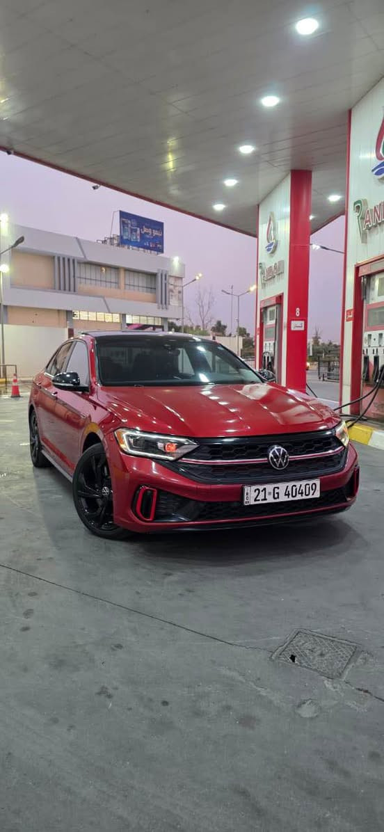 سلام عليكم

Jetta GLI Autobahn 2024 (black package)
23 mile
 السياره غنيه عن تعريف والي يعرفها يعرف تفاصليها 
سياره جديده بمعنى الكلمه
مكاني كركوك 
الضرر قطعتين جاملغ بنيد
الاستفسار*********** كركوك, العراق
