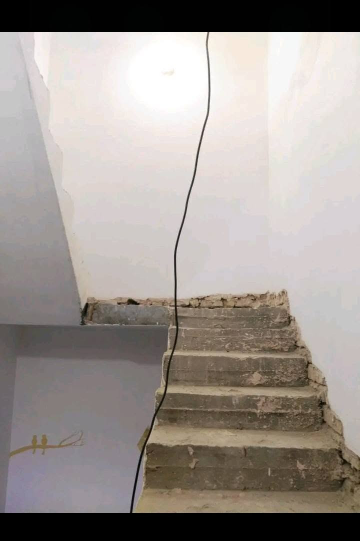 ​🏠 بيت للبيع في جميلة الثانية 🏠
المواصفات والتفاصيل:
​📐 المساحة: 100 متر مربع (الواجهة 4.5 م | النزال 21 م).
​🏗️ حالة العقار: يُباع كقطعة أرض أو منزل يحتاج إلى ترميم.
​🧱 البناء: طابقين صب مسلح.
​الطابق الأرضي: يحتوي على كراج، هول، مطبخ، بالإضافة إلى الخدمات.
​الطابق الثاني: يحتوي على غرفتين نوم.
​📍 الموقع المميز:
بغداد، جميلة الثانية –  علا الشارع العام، قرب فلكة 83 (فرع المدارس). موقع حيوى وقريب من الخدمات.
​📞 للاستفسار والتواصل:
يرجى مراسلتنا على الخاص أو الاتصال على الرقم: [***********]
