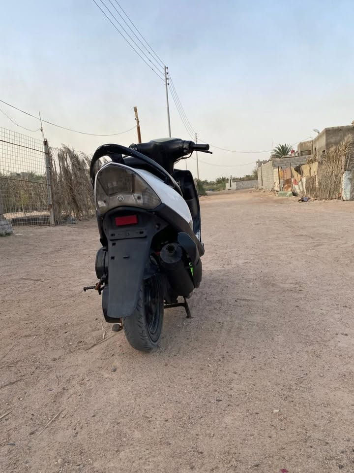 ماكس عدله دراجه مفتوحة حلوه وناعمه بيها كلجات رياضي امامي وخلفي وصالنصة Fm كهربائيات كلها شغالة سلف شغال دراجه ماناقصها اي شي فقط باتري وعرموطة مال هندر يخرط سعر ٤٥٠ قفل مكاني الهارثة 
رقمي ***********
