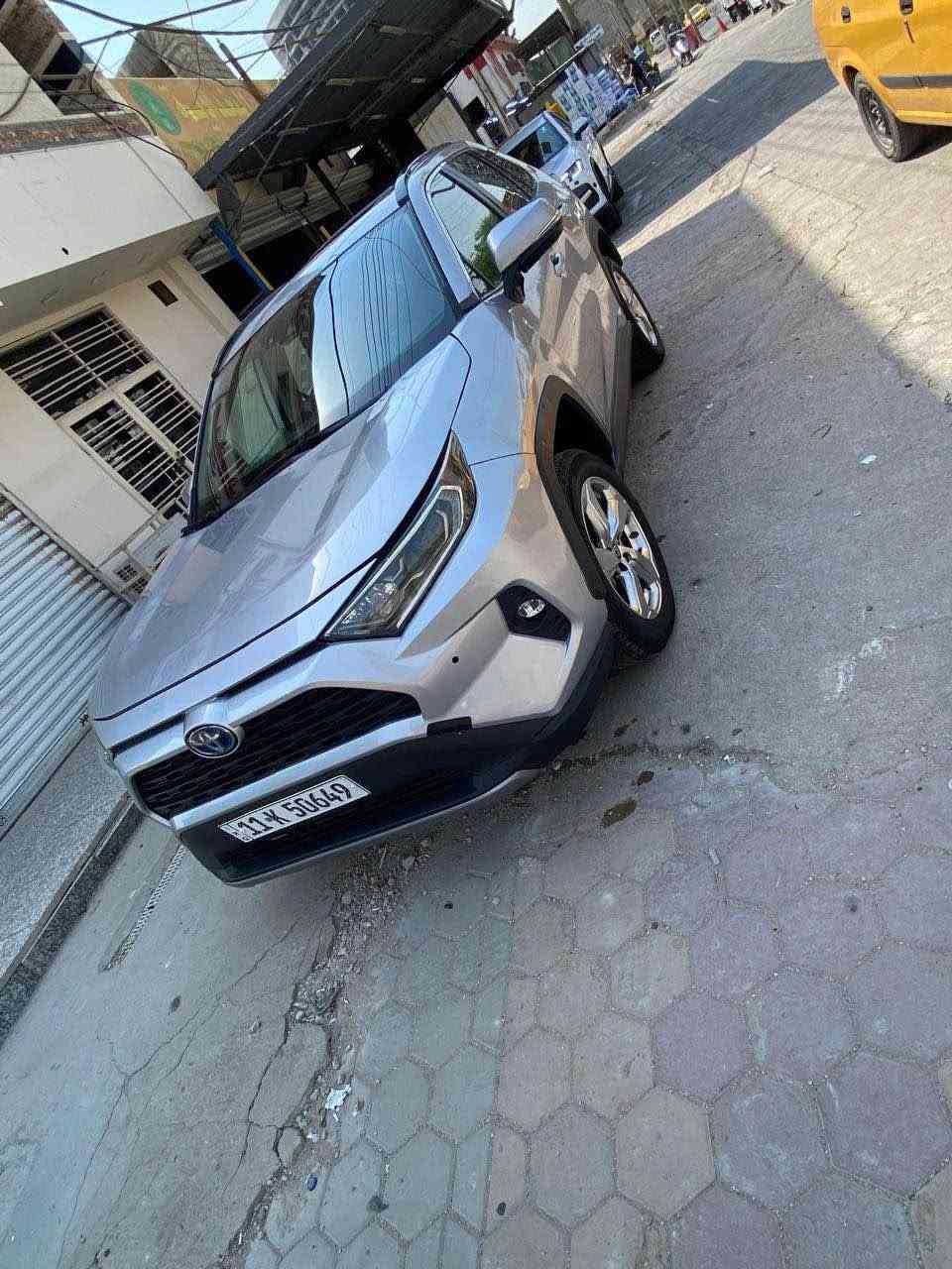 سلام عليكم 
راف فور XLE  هايبرد موديل 2021 للبيع 
ماشيه 12000 ميل رقم بغداد بسمي فول مواصفات 
-تشغيل وابواب بصمه
-صندوق كهرباء 
-تدفئه وتبريد الكشنات
-كشن السايق كهرباء
-كشن السايق خزن ميموري
-فتحه سقف
-قطعتين تبريد مناخين منفصل
-حساسات 360 درجه
-اشاير بلمري
-كشنات السياره جلد مطعم لونين
السعر 153 وبيه مجال للطيبين
السياره بيهه قطعتين تبديل وصبغ البنيد والجاملغ وبيهه شاصي ولغد حادثهه بجم اكرر الحادث بجم حته لحد يتفلسف عليه وناشر السونار وكلشي بحسابه رقم بغداد بسمي 
مكان السياره الغزاليه 
للاستفسار ***********
واسف عل اطاله بغداد, العراق
