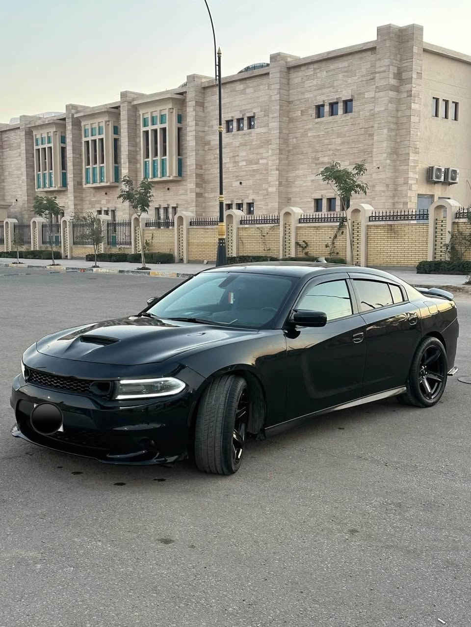 جارجر   2019 GT
الموديل :2019  رقم بغداد الدولي 
اللون : اسود
العداد : ٥٣ الف ميل قابل للزياده
المحرك : V6.  3.6L 
حداديه جديده توني مسويها 
ويل نجمه تو سايز 
دركه رياضي حرف D
 
 
المواصفات :
* نسخه  GT - SUPER TRACK PAK
*نظام sport
*كشنات حضن مخمل اسود وكهرباء
* مصابيح أمامية زنون . 
* كشافات الضباب زنون . 
* المصابيح الأمامية مع LED . 
* حساسات خلفيه
* شاشه كبيرة مع نظام ملاحة نفكيشن GPS .
* كار بلي
* الشاشة مع اوپشنات SRT . 
* تبريد قطعتين
* سستم صوت الپاين .
* ويل قياس 20 انج . 
* تشغيل عن بعد . 
* محدد سرعة . 
* تلفون بلوتوث . 
* كاميرا خلفية .
* مرايا متحسسة للاضاءة العالية .
* كير شفتر بالستيرن . 
* دخول ذكي (بصمة) .
*حجر البيئه موجود

حادث السياره جاملغ وبنيد ايرباك دركه ودشبول وبيها سونار السياره موجود
للاستفسار:واتس ***********
السعر ١٩٠$ وبيها مجال
