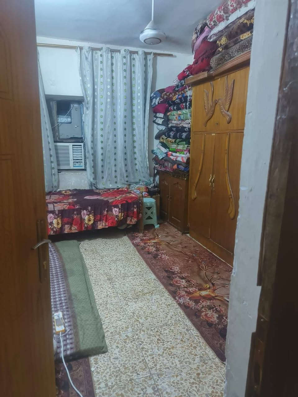 السلام عليكم مرخصة مدير الكرب المحترم عندي شقة للبيع طابق الأرضي البكان الزعفرانية الشقاق اسعيده وا سعر ٦٥ او هذا رقمي ***********
