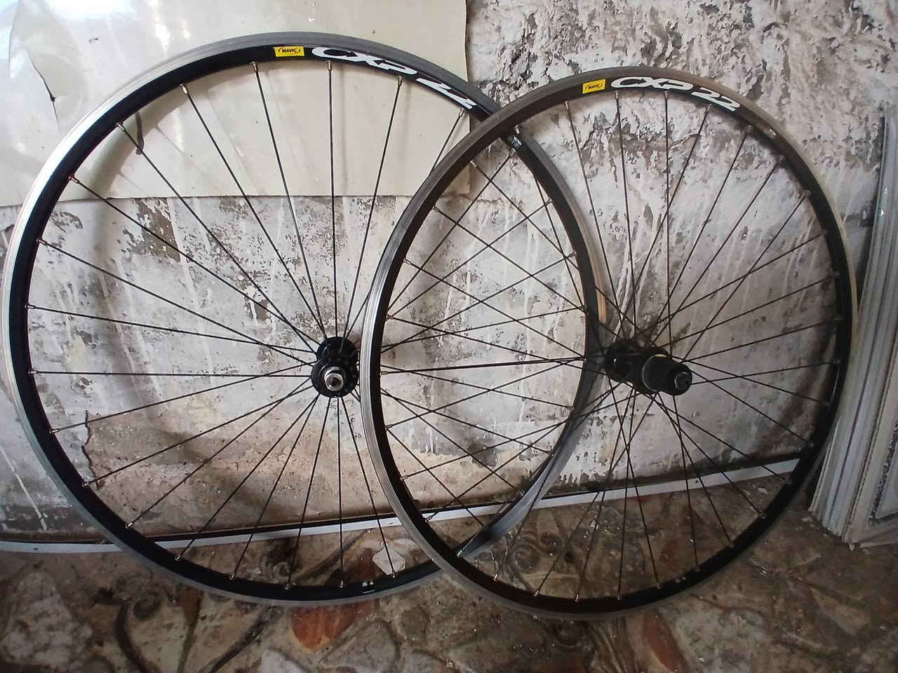 وياله رود  للبيع   ماكة MAVIC
نضاف كلش جدا 
 مع ستيرن رود  الامنيوم

