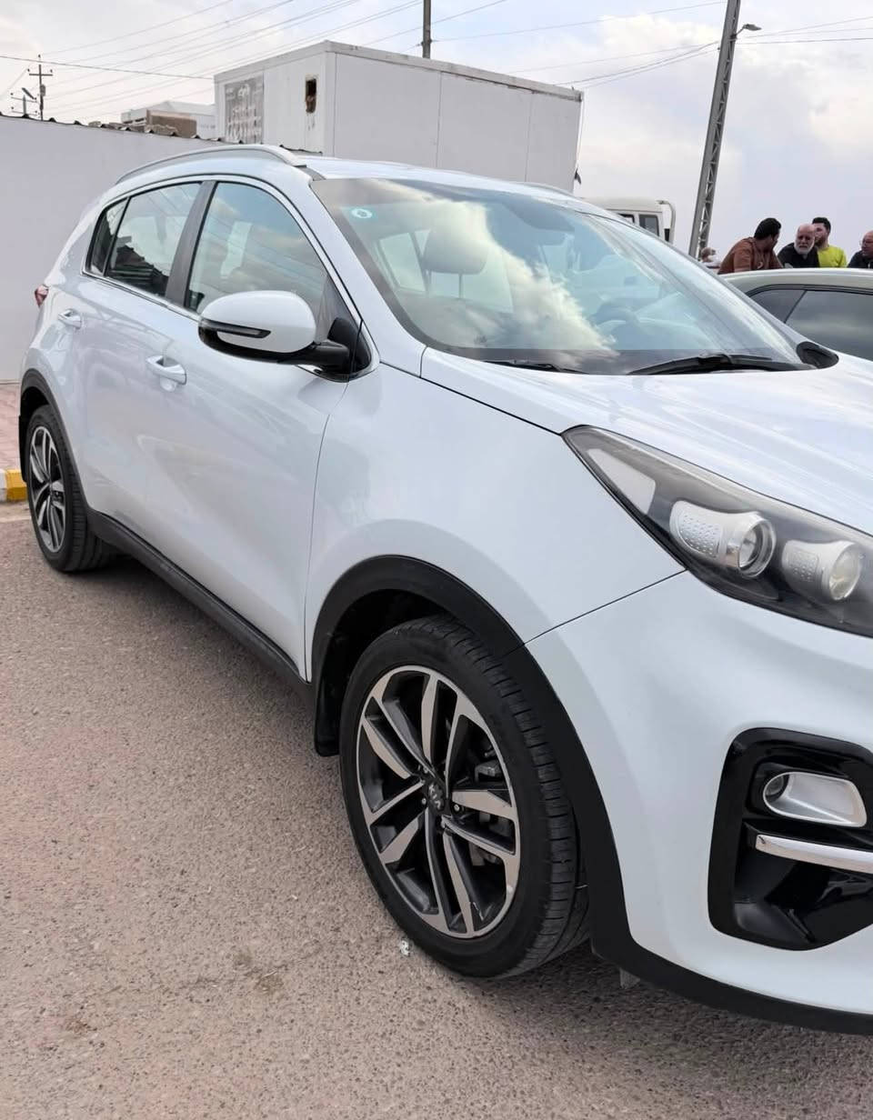كيا سبورتج موديل 2019 خليجي رقم واسط
السيارة ب اسمي بيها شبر صبغ بالجاملغ الامامي الايمن بدون ضربه او شخط ماشية 97 الف 
مكاني كوت مركز 
***********
