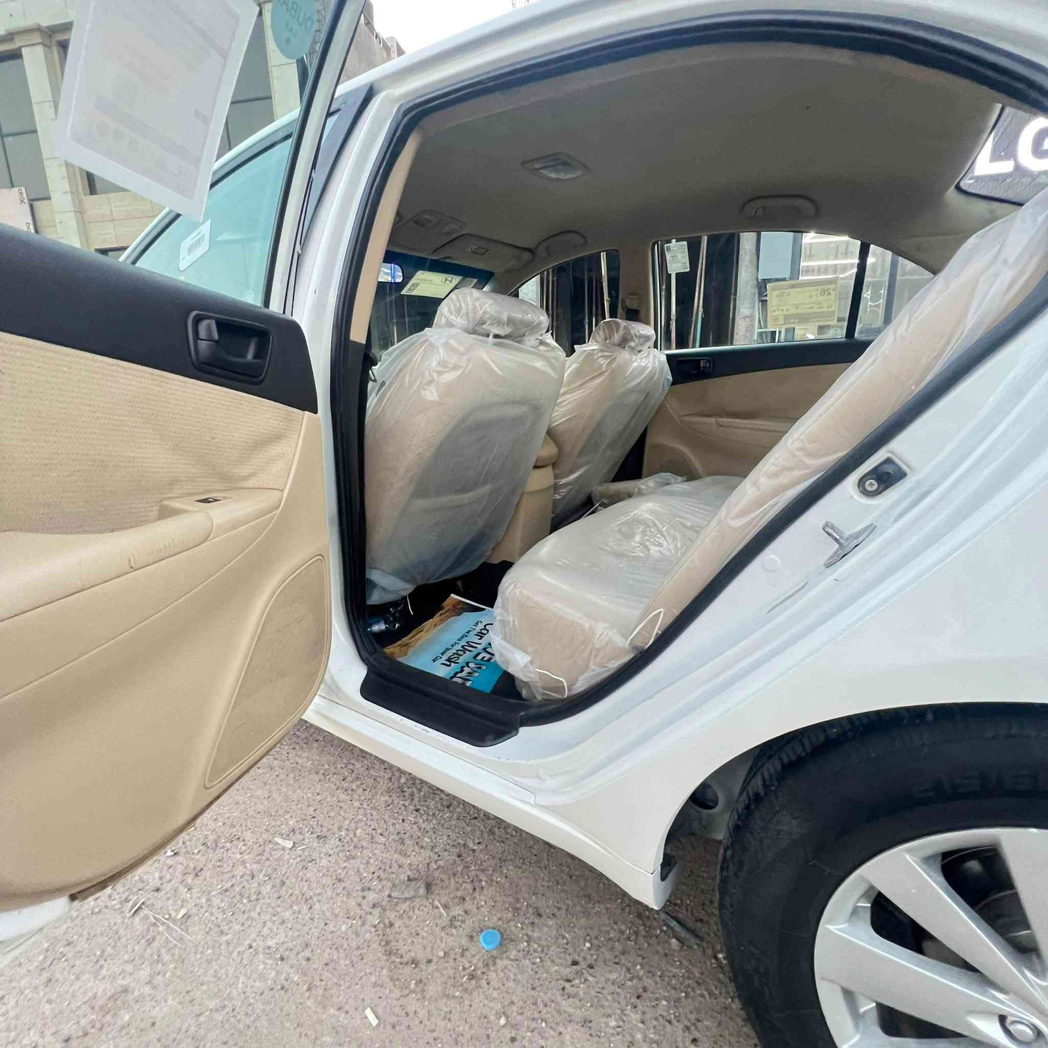 سلام عليكم سوناتا موديل ٢٠٠٩ وارد امريكي بدون حادث شرط السيارة بدون تبديل اي قطعه لون صدفي مكشرة ومصبوغه  شواصي لغود تكم حوض كفاله محرك ٢٤٠٠دوش  محرك كير صدر ويل كب ١٧ذاخل بيجي سياره احله من صور وشر بدون حادث وعندي مقطع قبل صبغ سياره جديده مكان السياره ديالي بعقوبة رقم *********** السعر ٩٨ وبيهه حك اجيه

