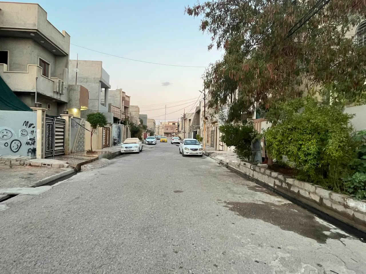 دار للإيجار

في منطقة زيونة سومر 

المساحة ٢٢٤م طابقين  يحتوي على غرفتين نوم +هول+استقبال+مطبخ+كراج واسع+حمام خارجيه

الطابق الثاني يحتوي على غرفتين نوم  الغرفه الاولة تحتوي على بلكونة هول حمامات سطح ناصي +سطح عالي 

للاستفسار والطلب اتصل على الارقام التالية 
***********
***********
