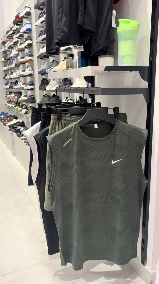 زبائن 3W✔️ تراك كيمونه نايك السعر 23,000 قياسات (m-L-XL-XXL-3XL) ـــــــــــــــــــــــــــــ العنوان بغداد القادسيه  مدخل ساحة قحطان ثاني استداره ع يسار *********** #t #trending 
