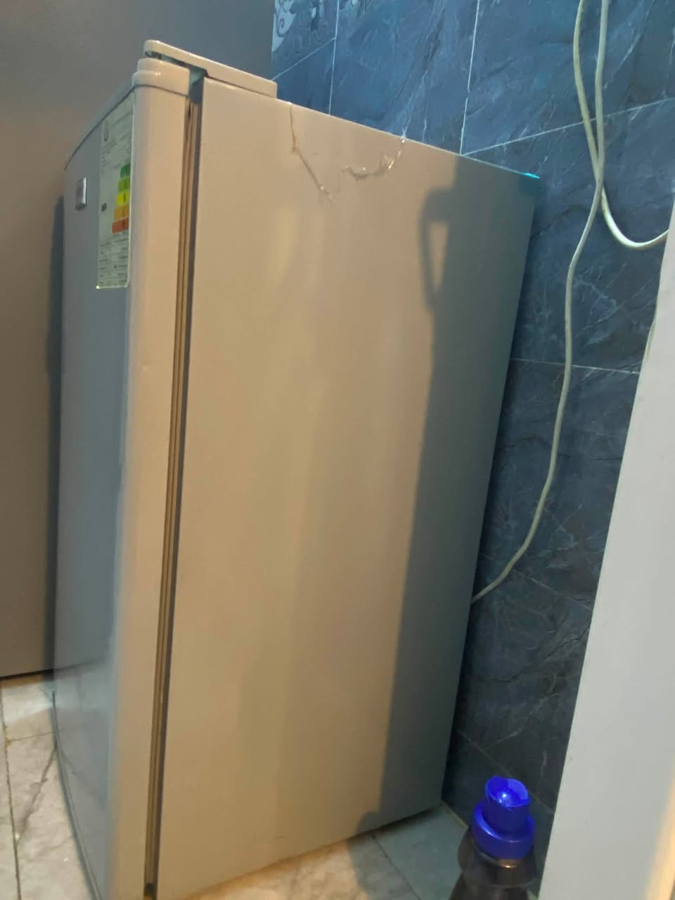 سلام عليكم عندي هاي ثلاجه جديده بعدهي بل جيس  البيع 100 الف   بيهه مجال كلش قليل المكان بغداد الغزاليه***********
