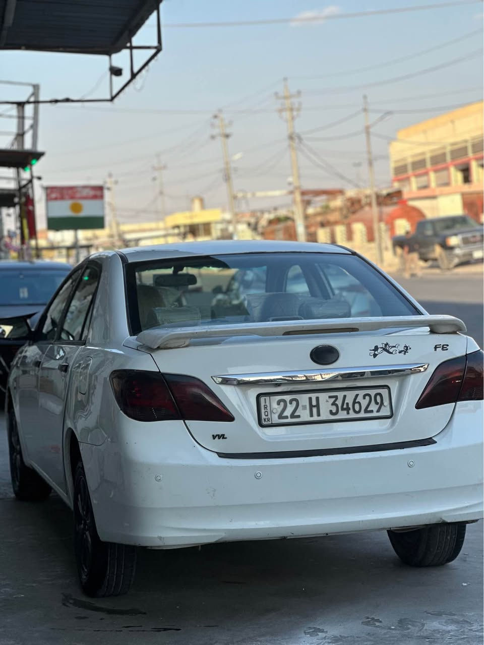 بیوایدی ئێف ٣ گێر حادی ٢٠١٤
چوار جام کارەبا 
شاشە گەورە کامێڕە 
سوکان ڤۆلیۆم 
بەسمە سندوقو دو دەرکەی پێشەوە بەسمەیە 
سڵاید 
***********
لایت حەدەسە 
سەیارەکە بێ بۆیاخە هەیکەلی زۆر جوانو ڕێکە 
ڕەقەمو سەنەویشی نوێیە بەناوی خۆمانە 
سحری ٦٠ گەڵاو محامەلە أربيل, العراق
