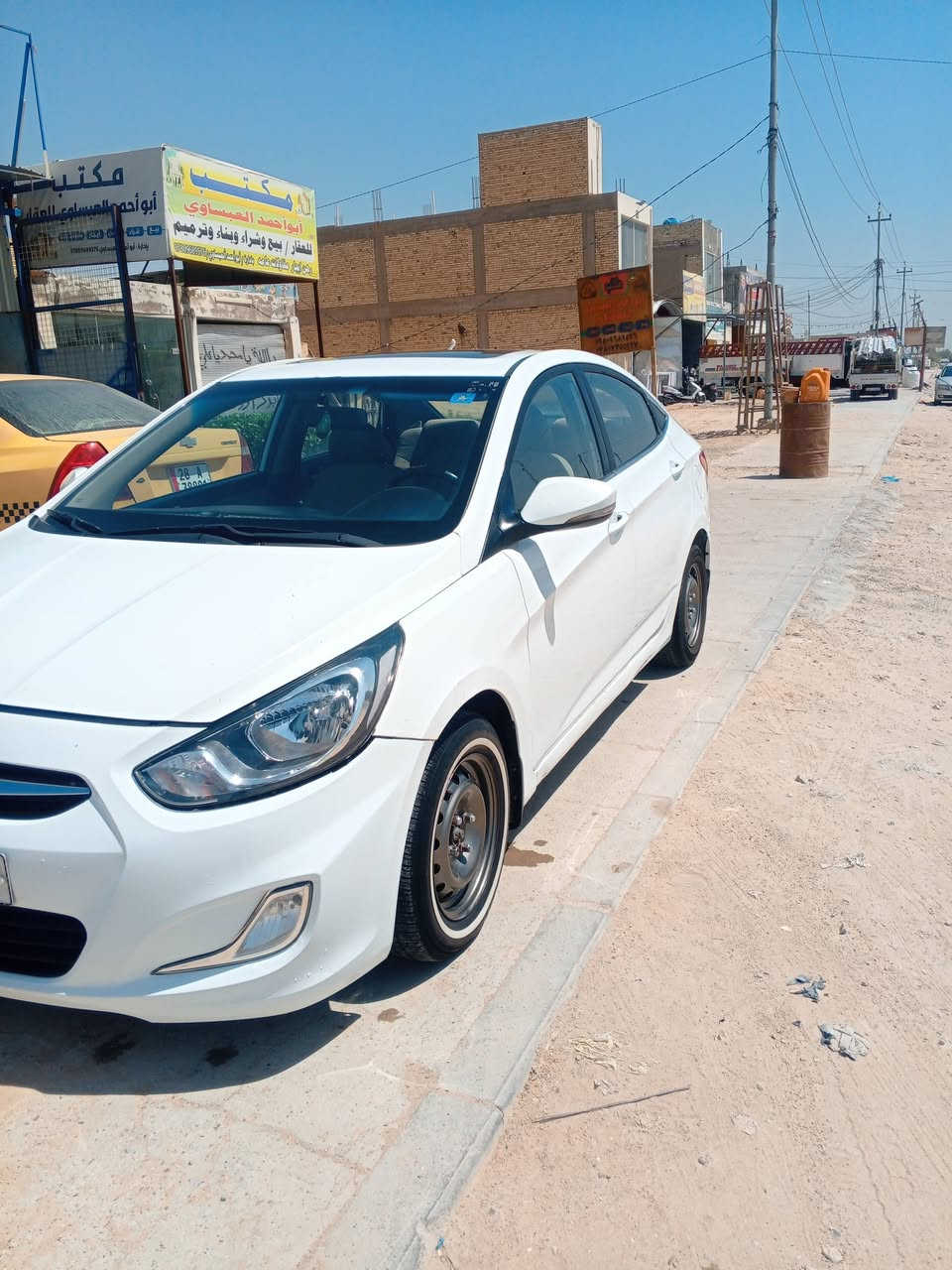 السلام عليكم اكسنت خليجي 2015 محرك 1600 دوش بيها جاملغ وبنيد مكانها بل النجف السعر 88 وبيها مجال بسيط رقم الهاتف ***********
