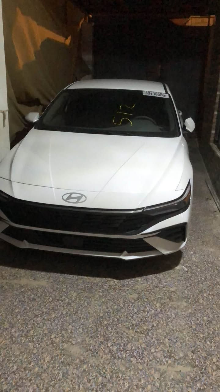 سلام عليكم
النترا موديل 24 وارد امريكي مواصفات خليجي بدون تبديل اي قطعه وضرر واضح امامكم مصلحه تصليح دوجه اوله ومبدل بيه لايت اصلي ودعاميه اصليه رقمها بصره باسمي ماشيه 74 الف كيلو متر مكينه وكير وتبريد وحداديه خير من الله سياره جاهزه وباقي السياره كفاله من كلشي 
مكانه بصره ابي الخصيب  السعر ب157 وبيه مجال بسيط 
***********
