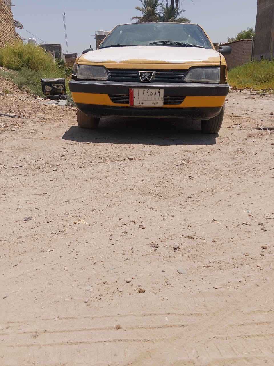 السلام عليكم عندي بيجو 405  سياره حلوه ونظيفه عاوزه ترتيب سياره مال جناي جير ومكينه شادي لها فرنسي مال حاويه عاوزه ترتيب بسيط بس داخلها والباقي كله كفاله تخم تاير حداديه نظيفه سنويه لل 29 مصفره هيئه وغرامات صاحبها يريد مداور  سعرها 14 من الاخير قفل قفل بدون عمله رجان الي مو شراي ليتصل ***********
