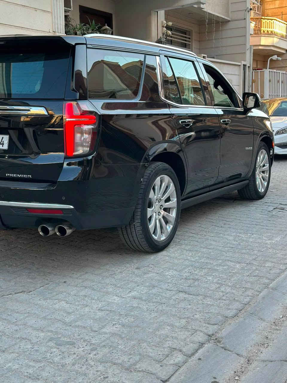 الفئة: بريمير .1
1. الموديل 2021
V8 EcoTec3 لتر 5.3 :المحرك .3
1. الممشه 70 كيلو
2. ناقل الحركة: أوتوماتيك
3. نظام الدفع: رباعي (4WD)
Air Ride + Magnetic Ride Control :التعليق .8
1. عدد المقاعد: 7 ركاب (كراسي كابتن بالصف الثاني)
2. جنوط ألمنيوم 22 إنج
3. مقاعد جلد فاخرة
4. تبريد وتدفئة للمقاعد الأمامية
5. تدفئة مقاعد الصف الثاني
6. ذاكرة حفظ لمقعد السائق
7. شاشة معلومات وترفيه كبيرة
8. Apple CarPlay 9 Android Auto
Bose نظام صوت .17
1. شحن لاسلكي للجوال
2. كاميرا 360 درجة
3. شاشة عرض على الزجاج الأمامي (HUD)
4. مرآة داخلية كاميرا رقمية
5. فتحة سقف بانوراما
6. باب خلفي كهربائي
7. تشغيل السيارة عن بُعد
8. رادار آمامي
(Adaptive Cruise Control) مثبت سرعة متكيف .26
1. نظام النقطة العمياء
2. تحذير الخروج عن المسار
3. فرملة طوارئ أوتوماتيكية
4. حساسات أمامية وخلفية
5. تعليق هوائي جكات
للتواصل *********** بغداد, العراق
