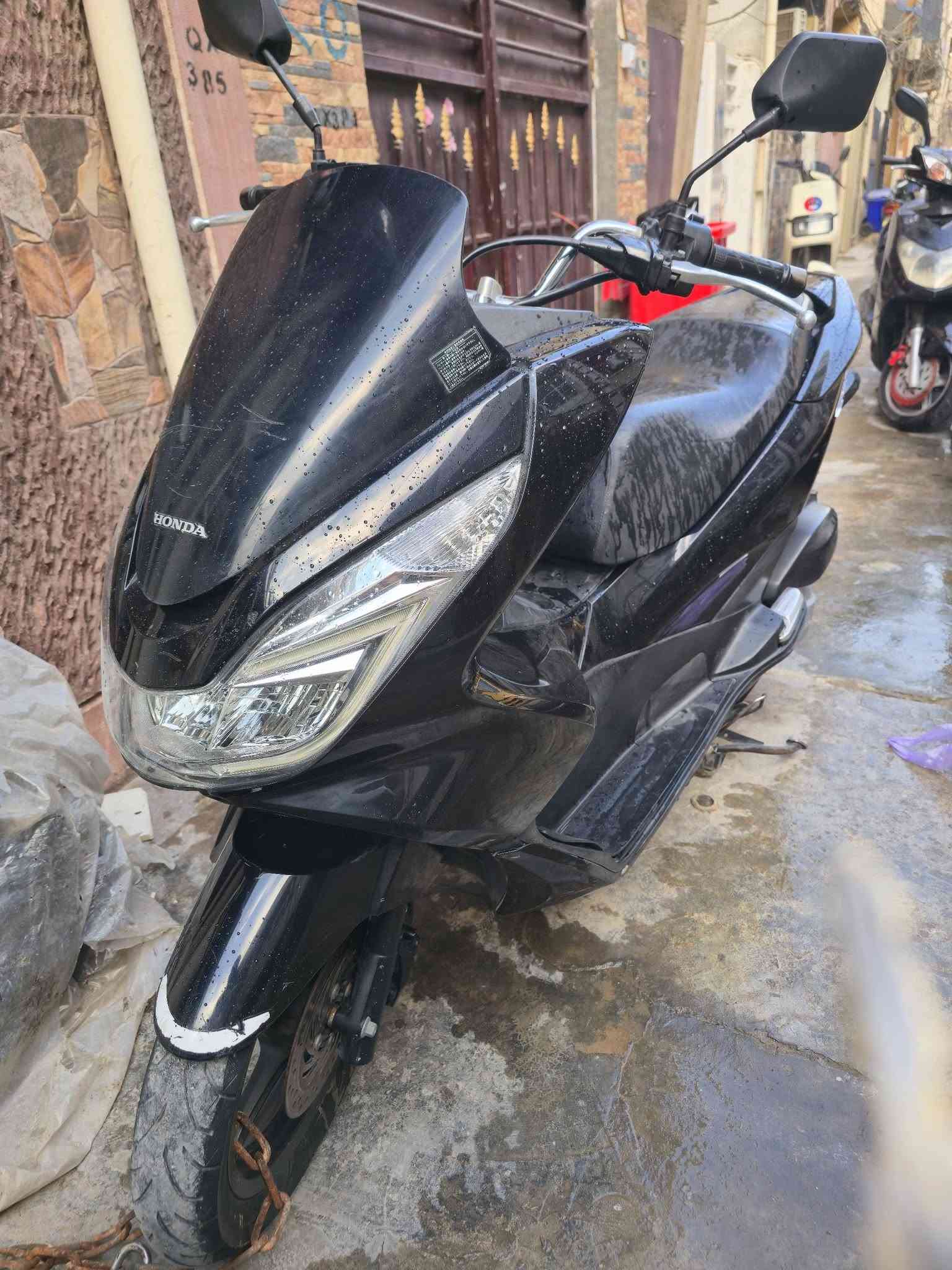 هوندا bcx ياباني أصلي
حجم المكينه 125cc جدا اقتصاديه 
السعر 16 
مكاني بغداد  قرب جامع النداء
***********
