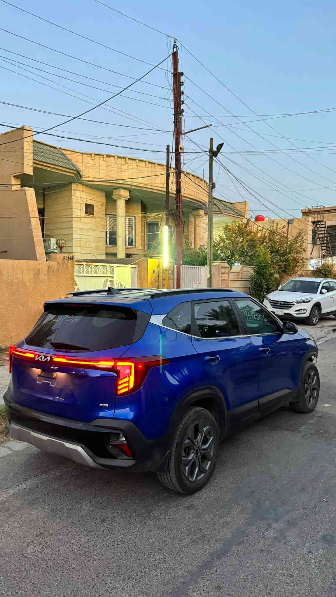 السلام عليكم

كيا سيلتوز 2024 نص فول

دفع رباعي 

ماشيه 24,000mi

KNDEUCAA4R7641711

حادثها: دعاميه اماميه ولايتات فقطط بدون ايرباك

مكانها بغداد العامريه

***********

تريدها على وضعها بدون رقم 14,800$

مصلح وكامل مرقمه 16,700$
