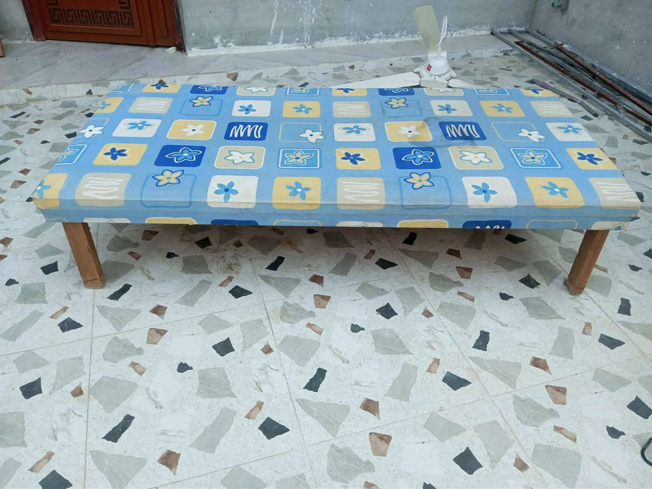 جرباية نفر واحد عدد ثنين صاج اصلي درجة اولى اي عيب شرط لوك مابيها فراش وياها نظيف سعر الوحده ٦٠ وبيها مجال 
مكاني حي النصر 
‏‪***********‬‏
