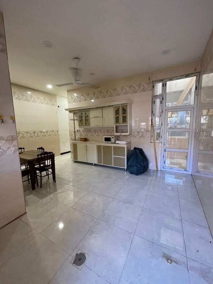🏡 شقة أرضية حديثة للإيجار – عزل تام
📍 الأعظمية – قرب المحكمة
🛏️ غرفتين + صالة + مطبخ مشترك
🌿 منورين + طرمة + طبكة سيارة

💰 الإيجار: 700 ألف قفل

📞 ***********
📞 ***********

🏢 مكتب المستقبل للاستثمار والتسويق العقاري

