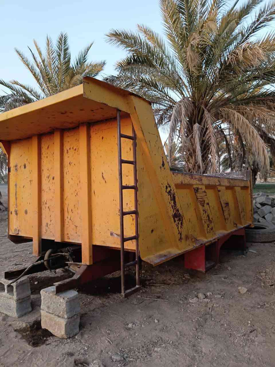 بدي للبيع نضيف جدا الاستفسار اتصال ***********
