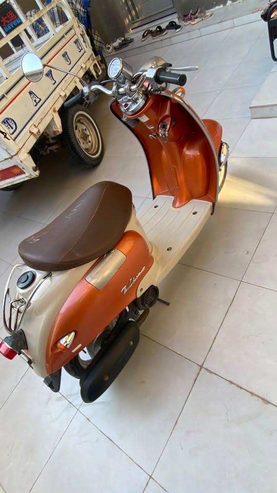 دراجه/مصريه كلاسك فحل 🛵
دراجه مال حاويه 🙆‍♂️ 
صارلها شهرين من طالعه 📃
وصل مكاتبه بيها 📕
سعرها ٨٠٠💵
لمو شراي لا يعلق 🌹
***********📞📞
