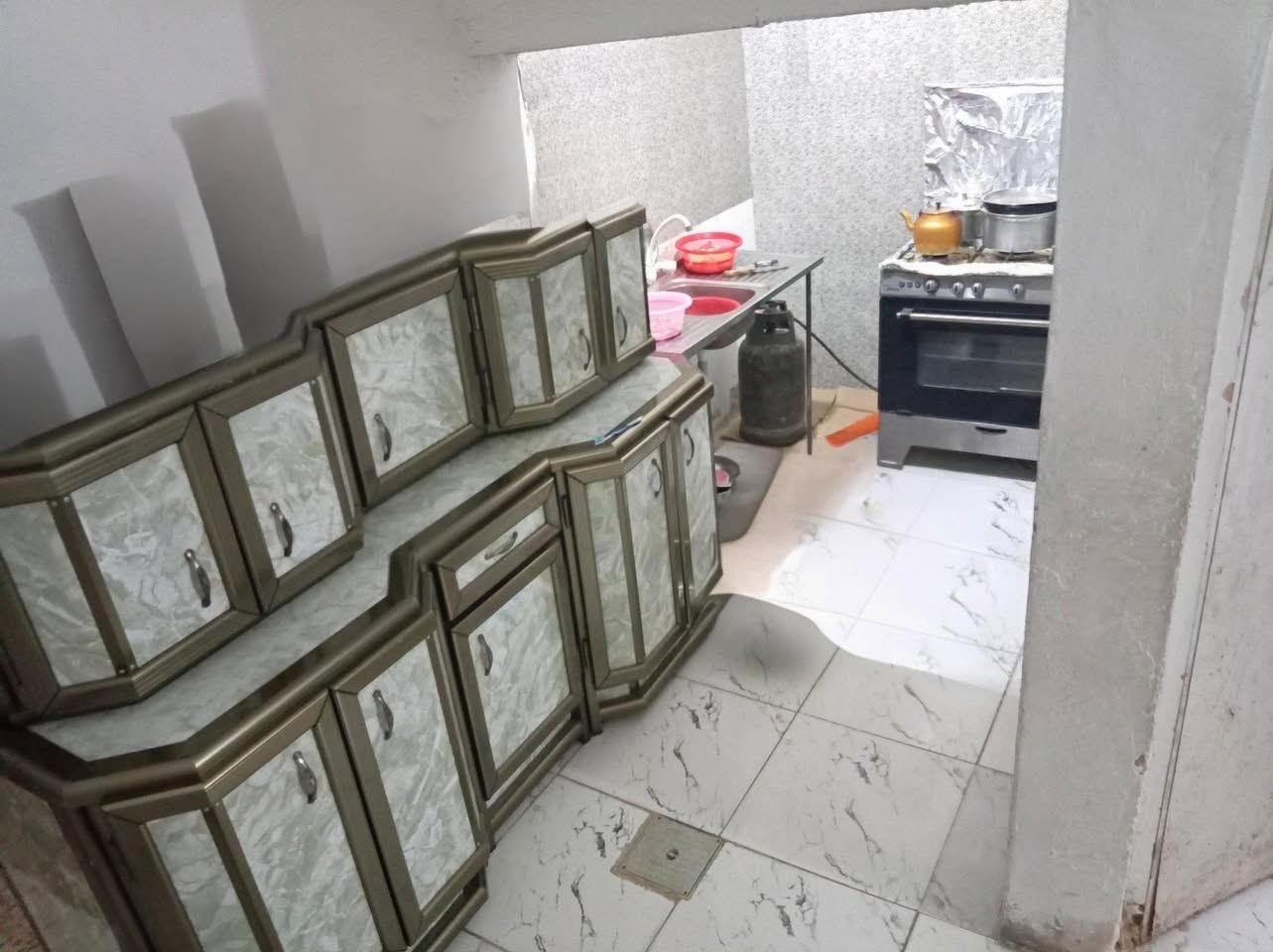وباقي الصور خاص

السلام عليكم 
بيت للبيع 
 مسجل ب بلدية
بيع مستعجل  ب سعر ٣٠ وبي مجال 
مساحة 300\م
150\مبنية
150\قطعه
سقف صب 
ارضيه سراميك
يحتوي ع استقبال 
و مطبخ صغير 
وهول 
غرفة نوم
وصحيات
للاستفسار :***********
