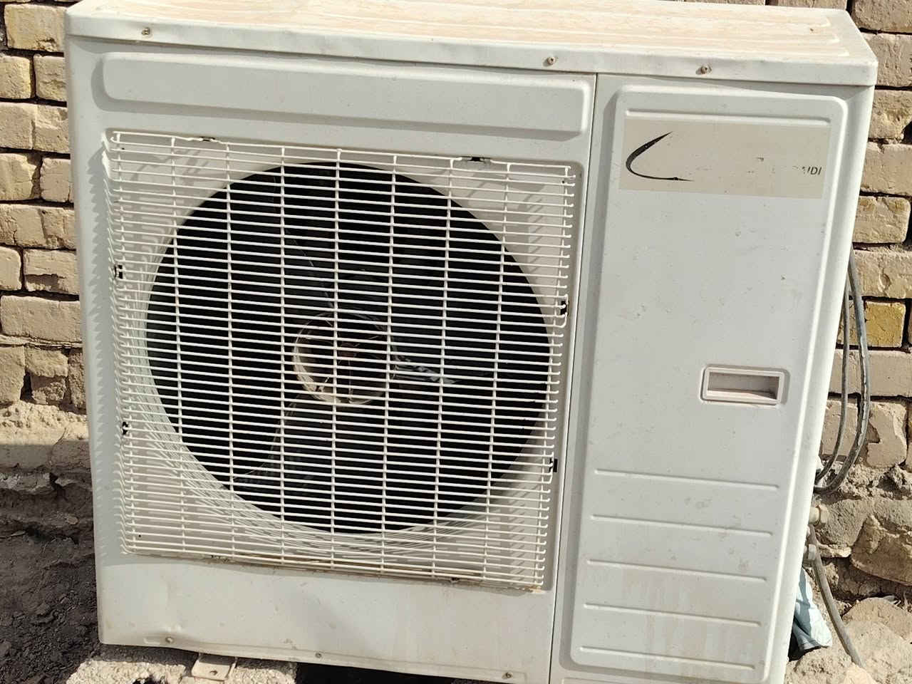 سبلت 3 طن شغال استعمال 2سنه
موبايل ***********  مكلف بالشنر
