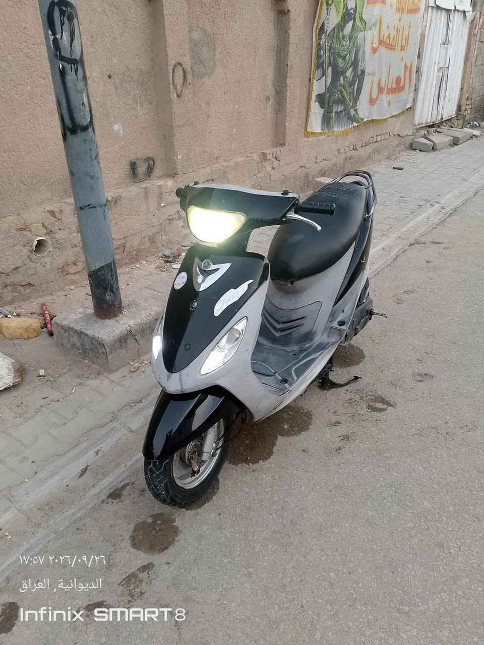السلام عليكم دراجه للبيع على وضع الشركه مكينه بها خيط بخار كهربائيات شغاله كفرات بلاديه مكاني ديوانيه الاتصال على هذا الرقم ***********

نص مكتوب في الصور:
- 17:56 ٢٠٢٦/٠٩/٢٦
- الديوانية, العراق
- Infinix SMART 8
- ١٧:٥٦ ٢٠٢٦/٠٩/٢٦
- الديوانية، العراق
- 17:56 2026/09/26
- ١٧:٥٧ ٢٠٢٦/٠٩/٢٦