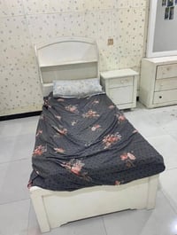 غرفة نفر واحد • كنتور ٤ أبواب • ميز تواليت