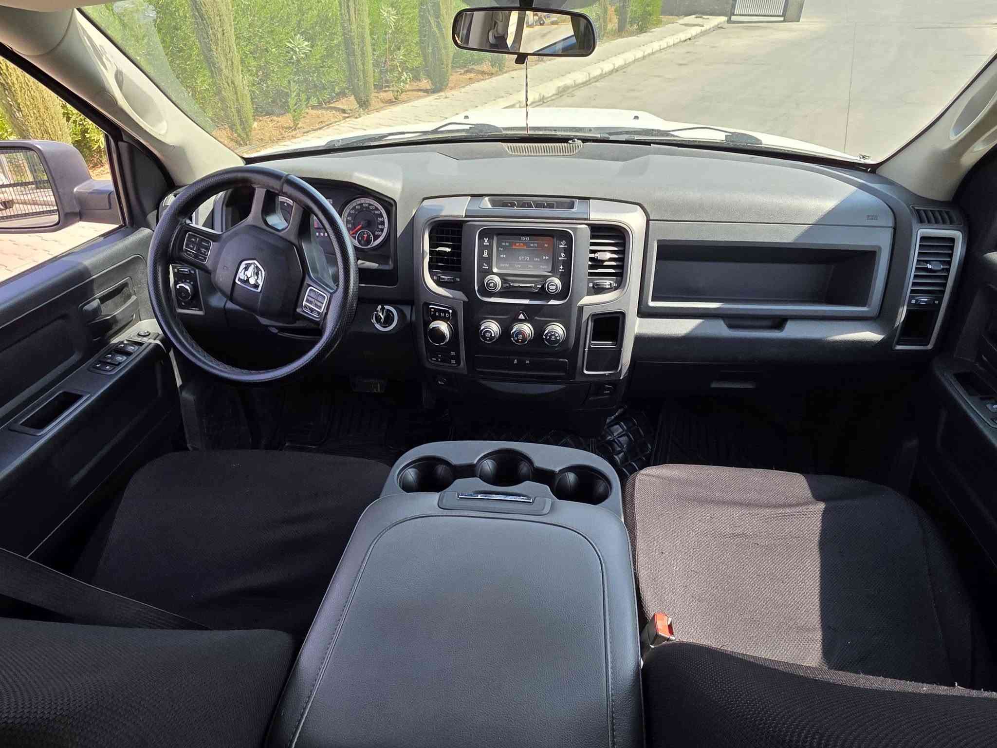 Ram classic للبيع خليجي
2018 V8 5.7 

السعر: 183$$$

ماشيه: 61 km
٨ سلندر
دبل أكسل (4x4) 
كاميرا خلفية
حساسات خلفي
مرايات جانبية  كهربائي
تحكمات ستيرن
تبريد مركزي
تحديد سرعة
٤ تايرات جديدة

سيارة كلين بدون صبغ بدون تعديل 
مكينة& كير & اكسل&  حدادية كلة بشرط

مكان سيارة اربيل
للاستفسار: ***********
