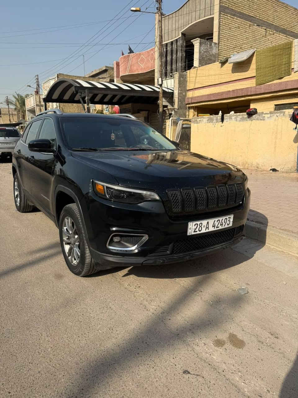 السلام عليكم جيب بزون 2019 فئة المتد فول لل أخير عدا الفتحهةحادثها بنيد سطحي وشادلها بنيد أصلي نفس اللون  محرم 6سلندر المرغوب ماشيه 65 حقيقي مكفوله عدا حادثها كفاله عامل من ضربه وصبغ محرك وكير وصدر وتبريد بلادي شركه وجدد تخم تاير جديد رقم ذي قار مشروع وطني بسمي سنويه 2031 سياره جديده وعلى أيدي عليها ادامه عامه ومناقصها أي شي مكانها بغداد سعرها 135 وبيها مجال 
رقمي ***********
