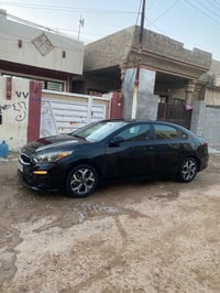 فورتي2019رقم بغداد بسمي محرك2000كيرat السياره جاهزه  بيه كلير 3قطع وبا...