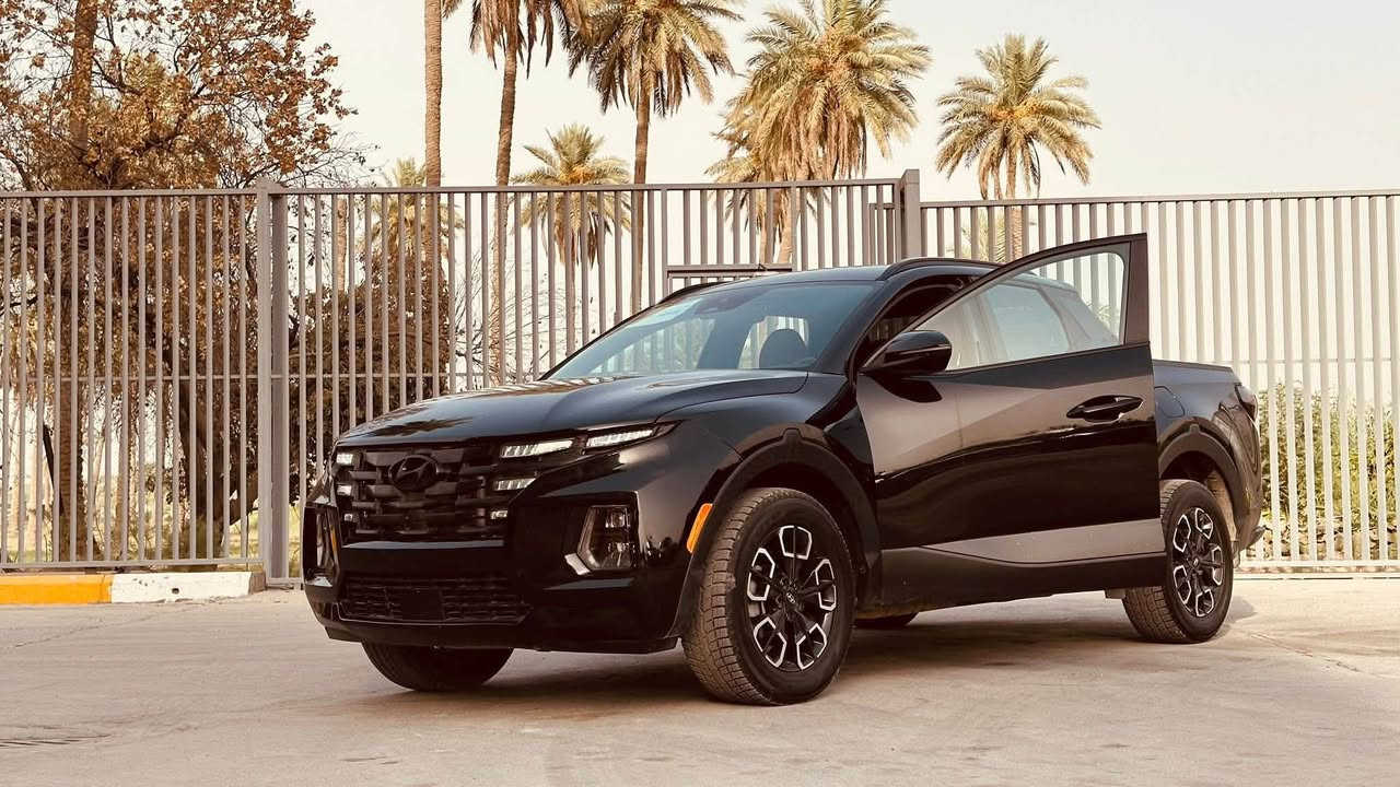 السلام عليكم شباب للبيع هيونداي_سنتاكروز  2023 
 فول موصفات بدون فتحة 
السياره مرقمه بغداد الدولي مثبت لوحات 
سعة المحرك : 2.5 TURBO محركها اقوى و ارقى من العادي 
دفع رباعي 
عدد الاسطوانات : 4
القوة الحصانية : 281 حصان نظام الدفع : كلي HTRAC
ناقل الحركة : اوتوماتيك 8 سرعات

حادث السياره : بنيد وجاملغ يمين شواصي وراديترات بلاديه 
المسافه المقطوعه : 5000

#مواصفات
بصمة تشغيل و ابواب 
تشغيل عن بعد 
رادارات / رادار امامي /رادار جانبي /رادار خلفي
قيادة ذاتية
توقف ذاتي 
كشنات تدفه ‏
كشنات جلد احمر 
ستيرت تدفئة                                                 
مري هيتر / رادار / كاميرا
تبريد قطعتين
دفع رباعي  نضام جبلي وثلجي وترابي اوتوهولد . 
صندوك كهرباء 
مسجل ناطق سستم سماعات BOSE
ايوكس وبلوتوث و USB يعمل
مApple CarPlay / Android Auto
دخول ذكي نظام 
حاجب لي
لايتات LED
حماية بودي
نقطه عمياء
مراة تعتيم
اشاراة بالمراياة الجانبيه                                   
 فول تحكم ستيرن                                    
كير أوتو + عادي + شفرات ستيرن
اوتو بريك +بريك بصمة
لايتات 4 عدسات زينون
شاشة كبيره
داخل جلد 
نضام قيادة + سبورت + نورمل + سمارت
مثبت سرعة
تحديد المسار 
دمامات صوت بالدشبول وبالصندوق 
رادار الخطوط البيضاء 
الخريطة ابل كار بلي
‏AUTO HOLD
مصابيح خلفية LED
مصابيح ضباب LED
مكان السياره بغداد الكاظميه مجمع جوهرة المحيط 
بيع او مراوس حسب القناعه 
للاستفسار ***********
واتساب *********** 
#الجميع

