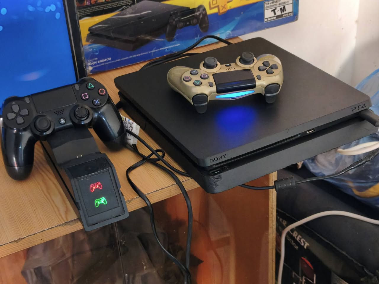 Ps4 Slim
(1TB)
بلي4 سلم 1تيرا 
 مهكر (نظام 9.00) متصفح
الوضع العام: الجهاز أداءه أسطوري وهادئ وما بي أي إشكال، مهكر على أحسن وجبة إصدار 9.00 ومتروس ألعاب.
الملحقات:
الكارتون الأصلي وياه مع كامل ملحقاته.
يدات 2 أصلية + قاعدة شاحن يدات.
الملاحظات بكل أمانة وشفافية:
الجهاز مفتوح فقط لغرض التنظيف وتبديل معجون حراري.
أكو فطر بسيط بالكفر مجرد شكل، ما يأثر على الشغل نهائياً.
وحدة من اليدات بيها مشكلة بالگير.
الألعاب والتفاصيل كلها موضحة بالفيديو.
السعر: 240 ألف (قفل) - بيعة مستعجلة.
المكان والتوصيل: أگدر أوصل للكاظمية أو ساحة عدن، ومستعد نفحص بأي مكان يعجبك وتتأكد منه بنفسك.
للتواصل واتساب: ***********
