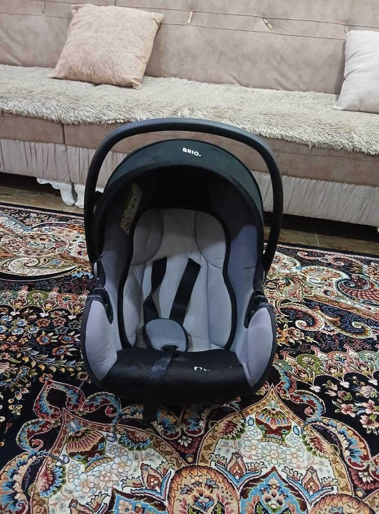 کاریکۆت و کورسی ناوسەیارە بۆ مناڵ ئەوروپیە ،  زۆر تازە و بێعەیبە ، قایشی بەستنەوەی هەیە، ڕائەژەندرێت و ئەتوانی بۆ ناوسەیارە و بۆ هەمو شوێنێک بیبەیت ، دەسکەکەی دائەدرێتەوە ، کەپرەکەشی دائەدرێتەوە ، لەتازەلەدایک بوەوە بۆیئەبێت تا نزیکی دو ساڵی 
سعریشی زۆر گونجاوە قفڵی 15 هەزارە 
سلێمانی ، گەیاندن*********** السليمانية, العراق
