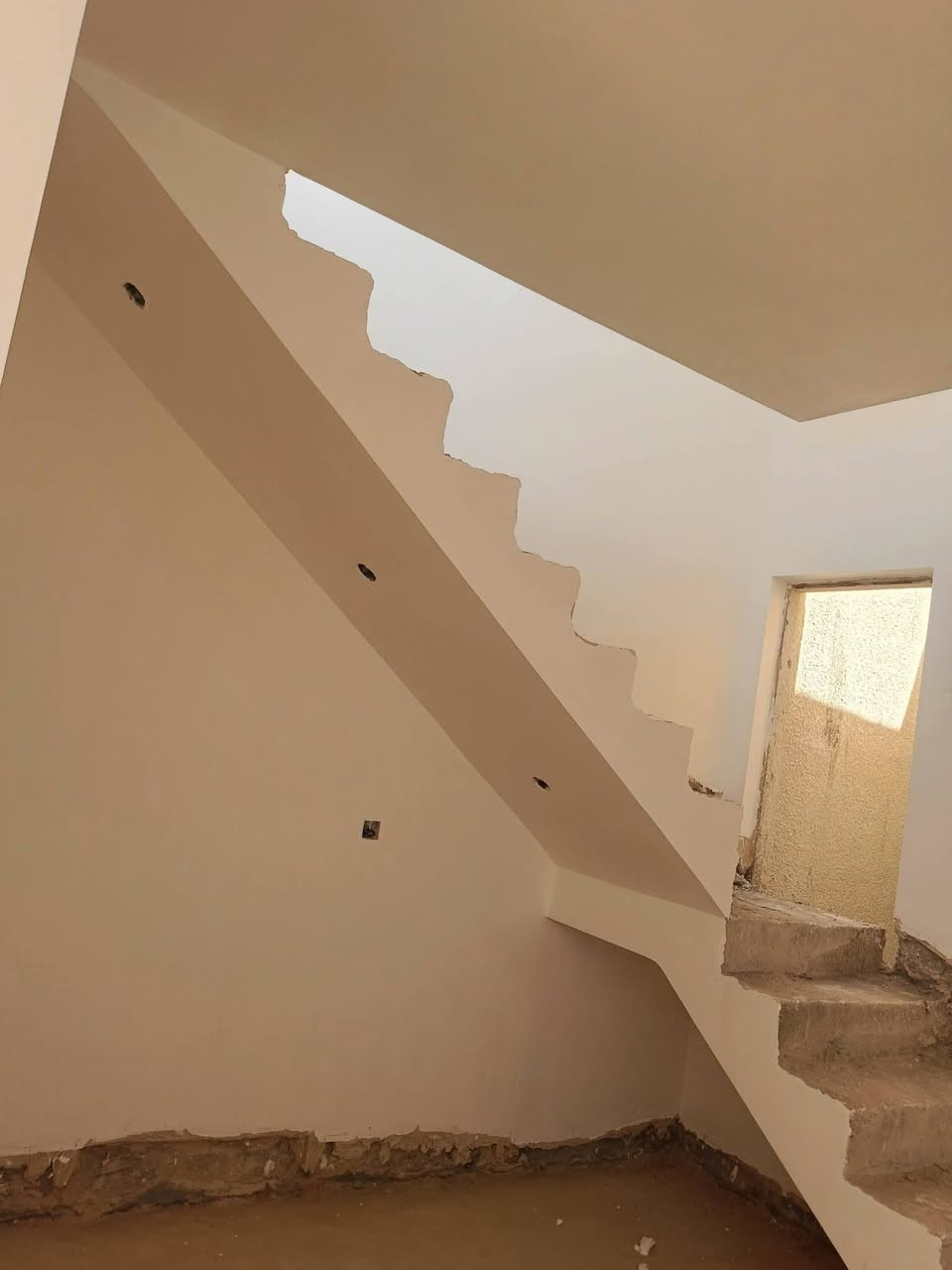 لبخ سمنت وبياض بسعر مناسب شرط درجه اولى الاتصال أو المراسله 

***********
